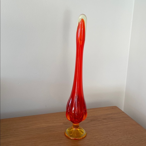 Mid- Century Modern Vase - Picture 4 of 5